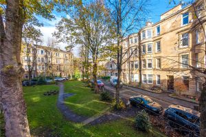 Battlefield Gardens, Glasgow, G42 9JR