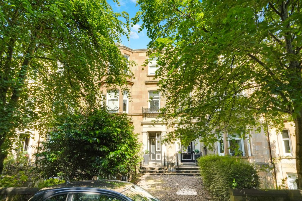 16 Camphill Avenue, Glasgow (G41 3AY)