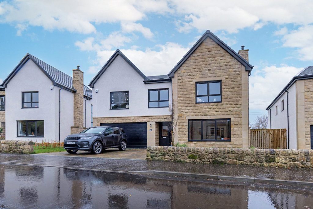 24, Old Balmore Road, Balmore, Glasgow (G64 4AE)