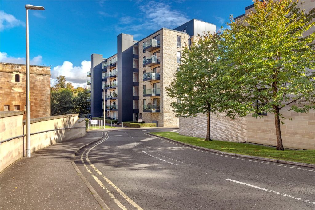 1, Hamilton Gardens, Glasgow (G12 8BD)